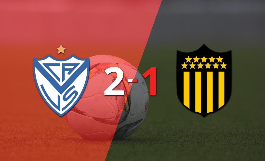 Vélez supera por 2-1 a Peñarol con gol agónico tras dar vuelta el partido