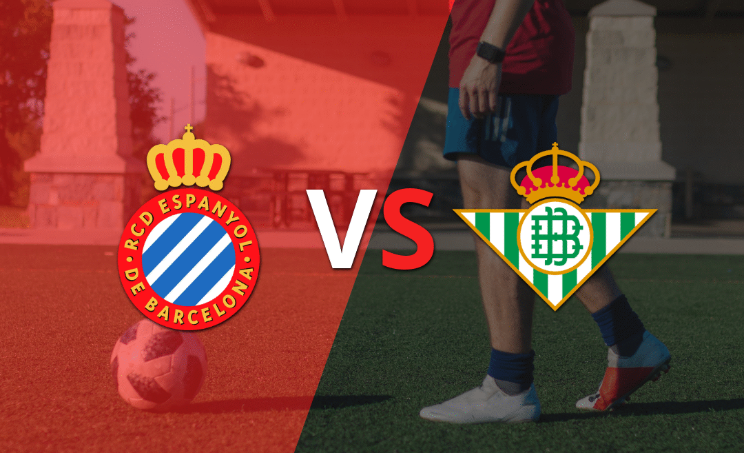 Ya rueda el balón entre Espanyol y Betis en el el Cornellá-El Prat