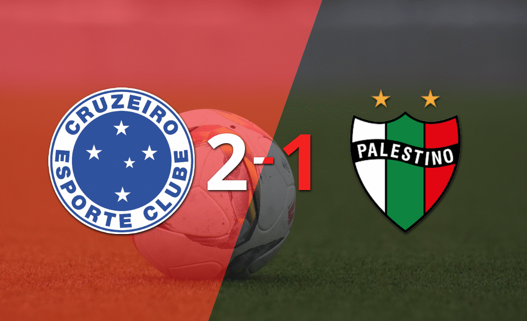 Cruzeiro se impone con remontada 2-1 sobre Palestino, tras un gol agónico